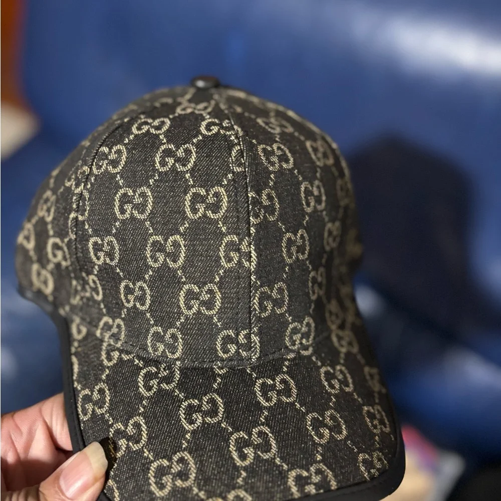 Gucci Black and Gold Patterned Cap - Picture 9 of 10